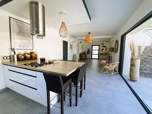 Maison Mauguio 151 m2 + appartement indépendant 46m2 + piscine sur terrain 605m2