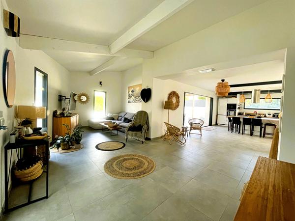 Maison Mauguio 151 m2 + appartement indépendant 46m2 + piscine sur terrain 605m2