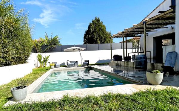 Maison Mauguio 151 m2 + appartement indépendant 46m2 + piscine sur terrain 605m2