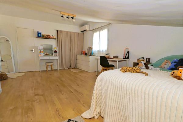 Maison Mauguio 151 m2 + appartement indépendant 46m2 + piscine sur terrain 605m2