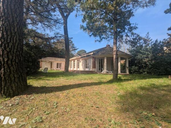 Plein centre de SAINT BREVIN L'OCEAN belle propriété à deux pas de l'Océan et de la plage. 