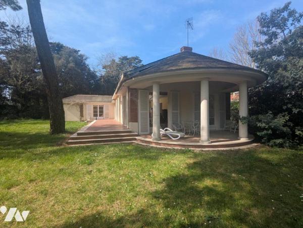 Plein centre de SAINT BREVIN L'OCEAN belle propriété à deux pas de l'Océan et de la plage. 