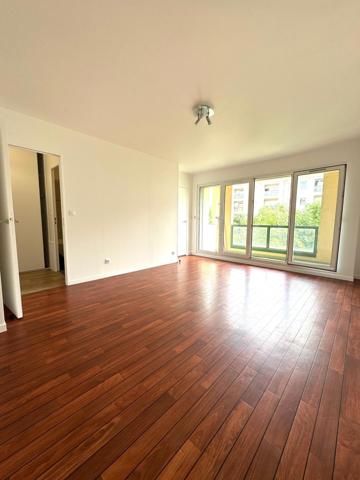 F1 de 31 m² à Livry-Gargan avec balcon, cave et parking