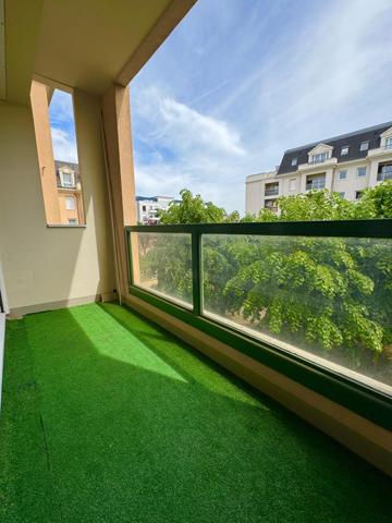 F1 de 31 m² à Livry-Gargan avec balcon, cave et parking