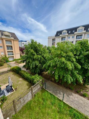 F1 de 31 m² à Livry-Gargan avec balcon, cave et parking