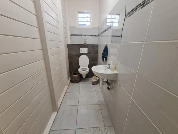Maison de rapport composé d'un T3 & d'un T3, surface 184m² à Les Abymes