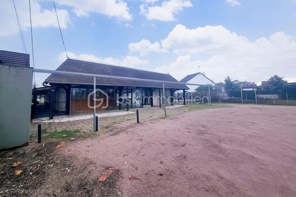 Local d activites de 825 m²