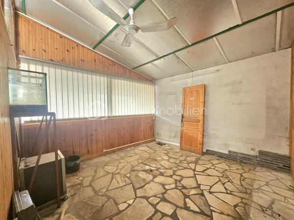 Local d activites de 825 m²