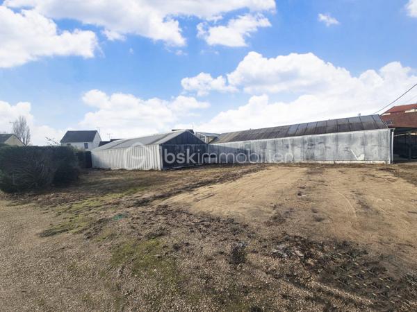 Local d activites de 825 m²