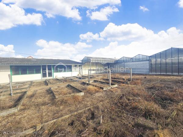 Local d activites de 825 m²