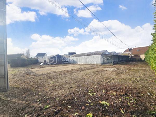 Local d activites de 825 m²