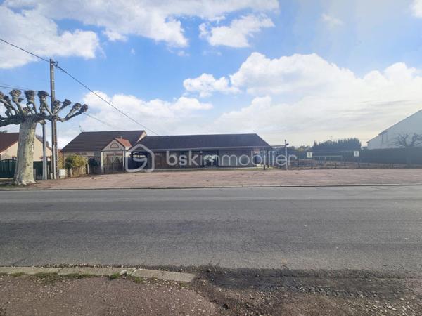 Local d activites de 825 m²