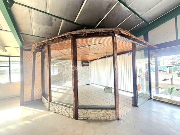 Local d activites de 825 m²