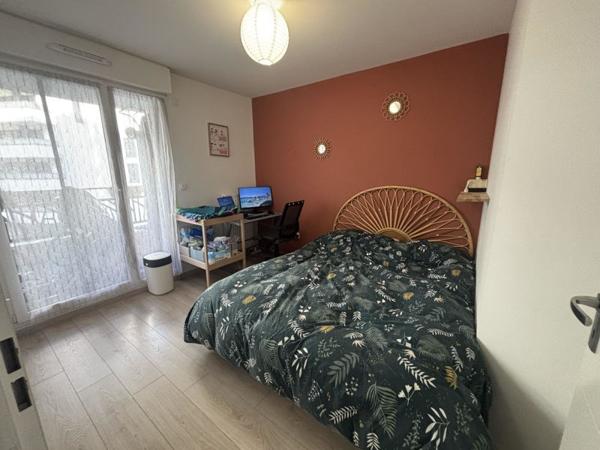 Appartement à louer 1 600 € CC Colombes 3 p 64 m² DPE C