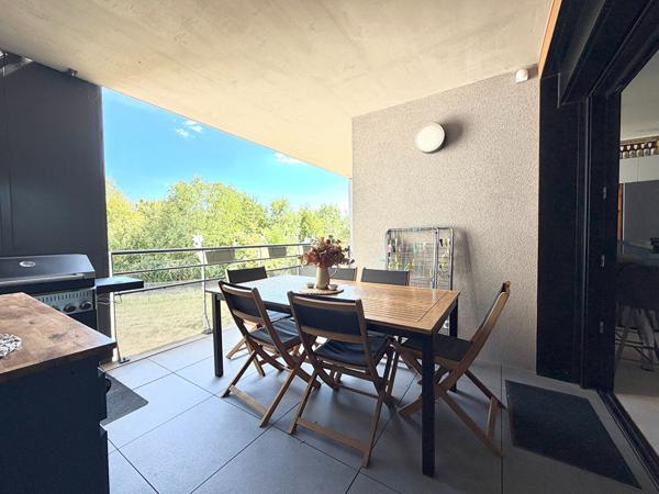 T2 ultra moderne de 54 m² avec grande terrasse, vue sur parc et parking couvert privatif