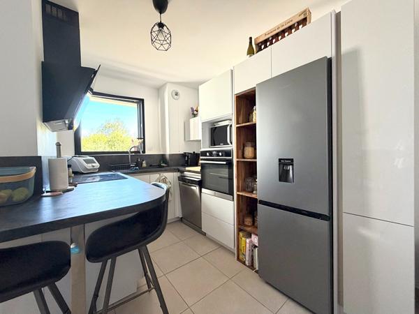 T2 ultra moderne de 54 m² avec grande terrasse, vue sur parc et parking couvert privatif