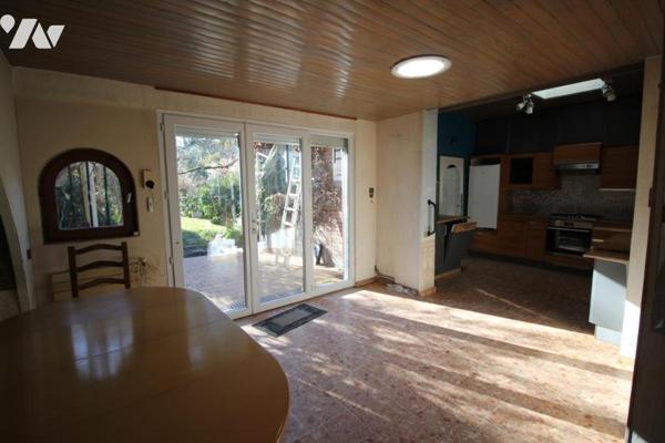 CAMBRAI,  à proximité centre ville, maison de ville avec garage et 4 chambres et grenier