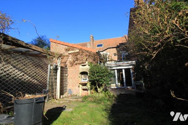 CAMBRAI,  à proximité centre ville, maison de ville avec garage et 4 chambres et grenier