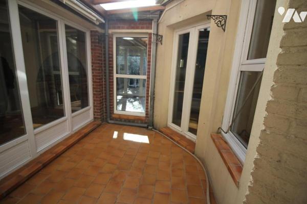 CAMBRAI,  à proximité centre ville, maison de ville avec garage et 4 chambres et grenier