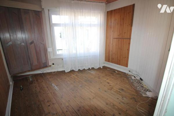 CAMBRAI,  à proximité centre ville, maison de ville avec garage et 4 chambres et grenier