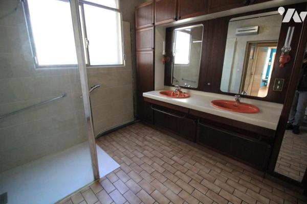 CAMBRAI,  à proximité centre ville, maison de ville avec garage et 4 chambres et grenier