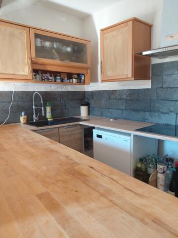 COUP DE COEUR JOLIE MAISON DE VILLAGE D ANGLE 63 M² SUR 3 NIVEAUX