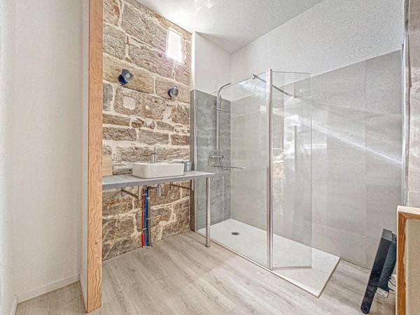 Superbe maison de ville de caractère avec annexes