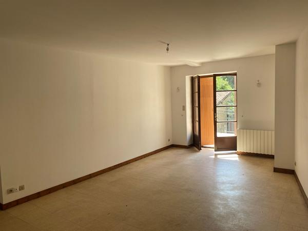 APPARTEMENT T5 - CENTRE VILLE DE CHAUVIGNY
