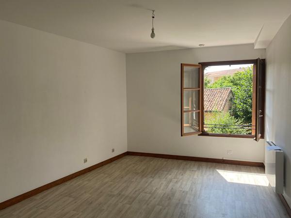 APPARTEMENT T5 - CENTRE VILLE DE CHAUVIGNY