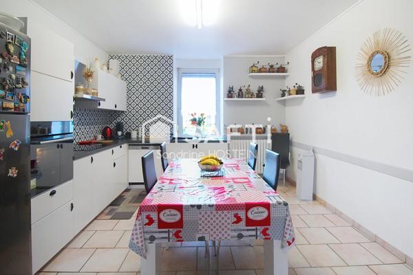 Maison Familiale de 4 chambres et 1 bureau!