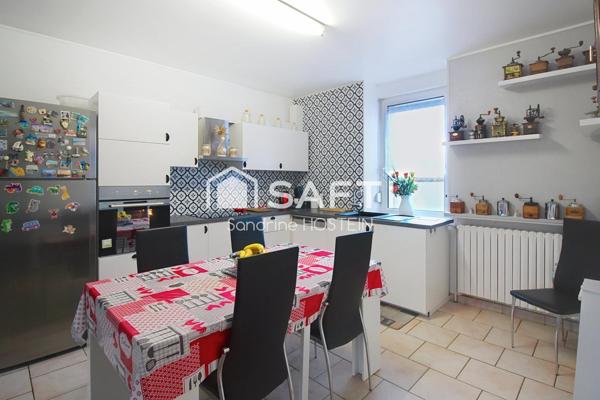 Maison Familiale de 4 chambres et 1 bureau!