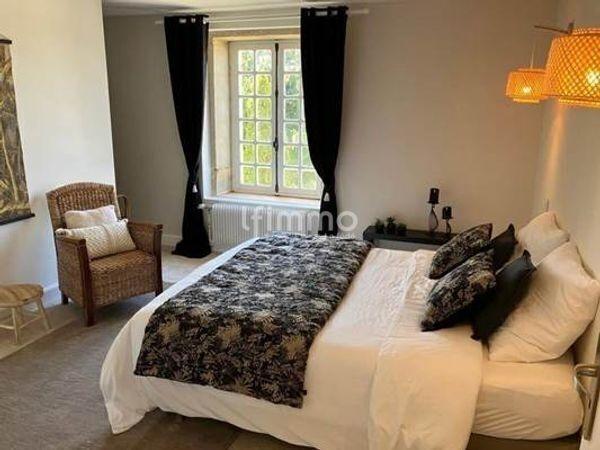 Maison de caractère avec gîte, piscine - terrain constructible