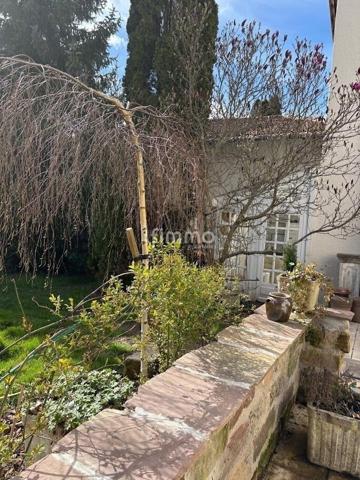 Maison de caractère avec gîte, piscine - terrain constructible