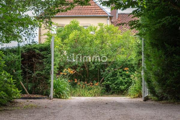 Maison de caractère avec gîte, piscine - terrain constructible