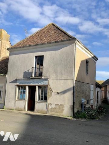 CROSMIERES : IMMEUBLE COMPRENANT TROIS LOGEMENTS LOUES 