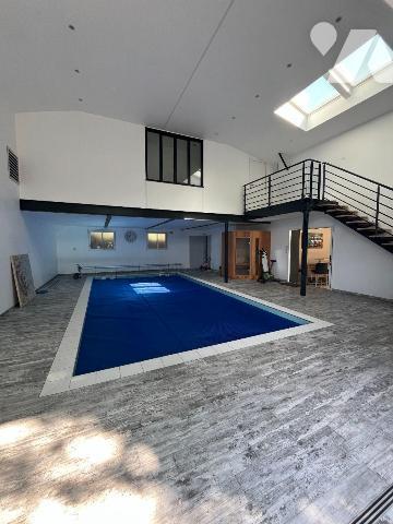 Propriété d'Exception en Pleine Nature. Rénovation de qualité avec  Piscine & Sauna et environ ...