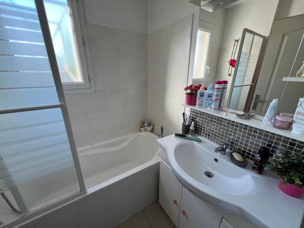 Maison de ville, T3, 2 chambres, garage