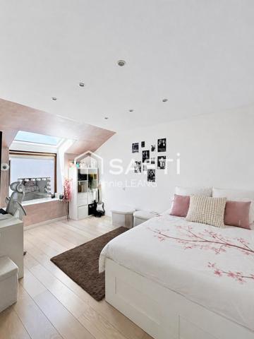Maison contemporaine lumineuse et intelligente, au calme absolu en secteur recherché, avec prestations haut de gamme et excellent confort énergétique.