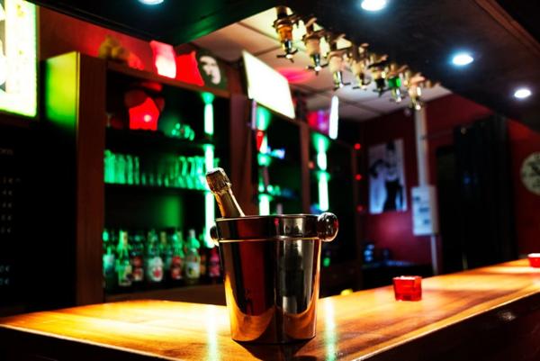 Bar - club - discothèque à vendre à RIOM !
