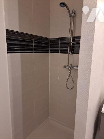 Appartement de 52 m² habitable, 70 m² au sol , situé au 3ème et dernier étage d'un immeuble de ...