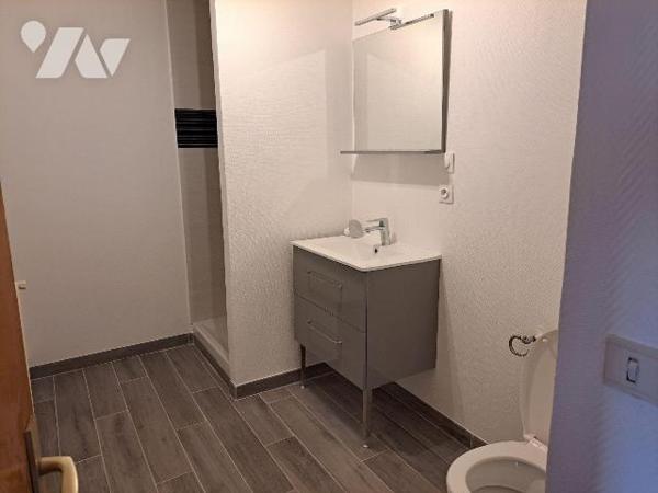 Appartement de 52 m² habitable, 70 m² au sol , situé au 3ème et dernier étage d'un immeuble de ...