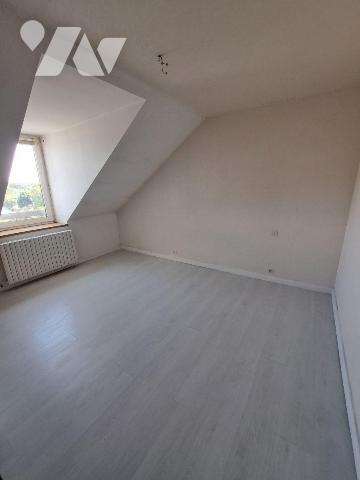 Appartement de 52 m² habitable, 70 m² au sol , situé au 3ème et dernier étage d'un immeuble de ...