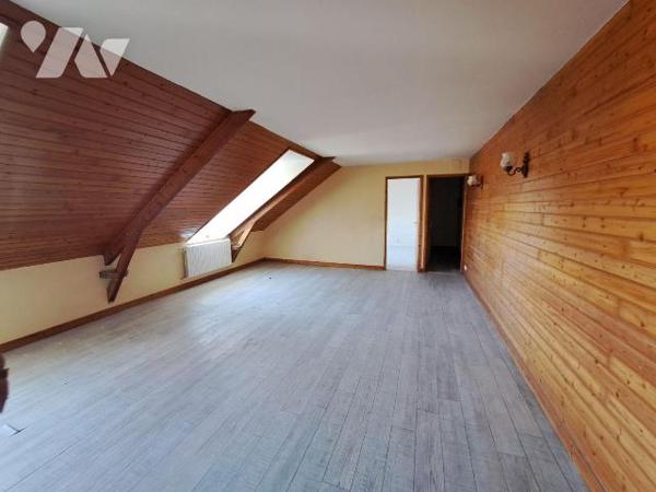 Appartement de 52 m² habitable, 70 m² au sol , situé au 3ème et dernier étage d'un immeuble de ...