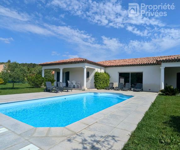 LE MUY - Villa de plain-pied avec piscine, terrain de 1 500 m² et double garage