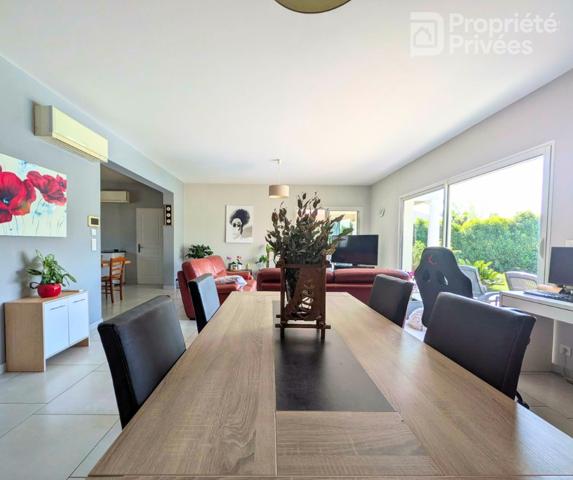 LE MUY - Villa de plain-pied avec piscine, terrain de 1 500 m² et double garage