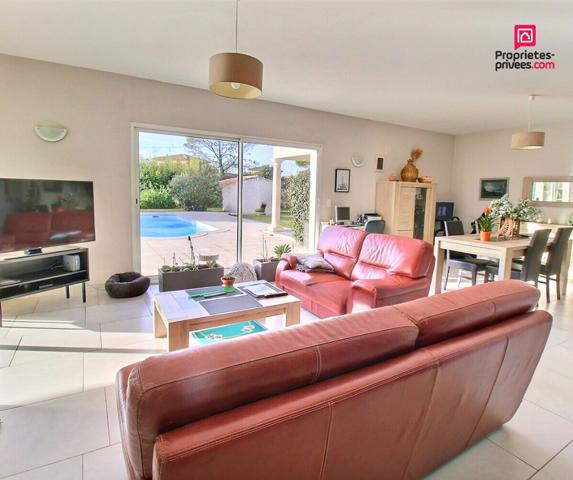 LE MUY - Villa de plain-pied avec piscine, terrain de 1 500 m² et double garage
