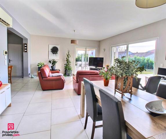 LE MUY - Villa de plain-pied avec piscine, terrain de 1 500 m² et double garage