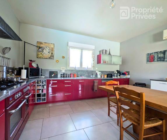 LE MUY - Villa de plain-pied avec piscine, terrain de 1 500 m² et double garage