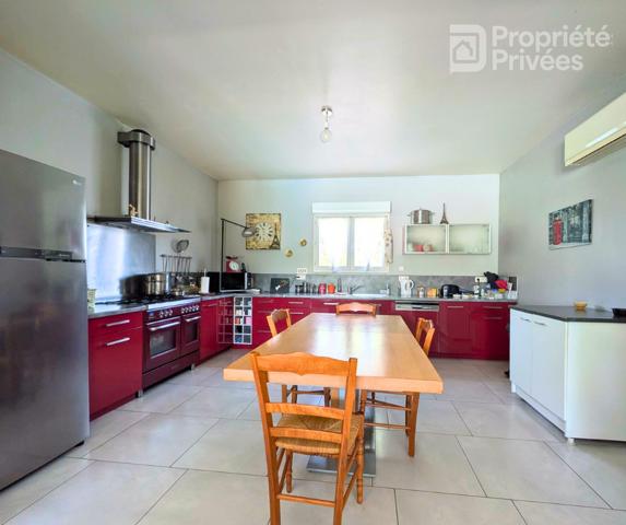 LE MUY - Villa de plain-pied avec piscine, terrain de 1 500 m² et double garage