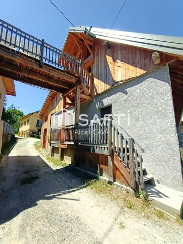 Ancienne ferme entièrement rénové de 160m² avec garage, dépendances, sur 2340m² de terrain